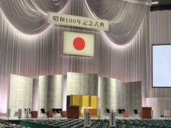会場　カーテン